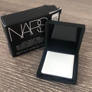 ❤️$10  NARS Light Reflecting Setting Powder